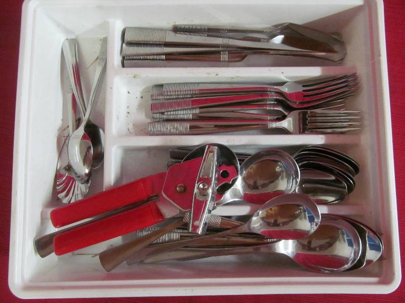 lot 48 image: Flatware