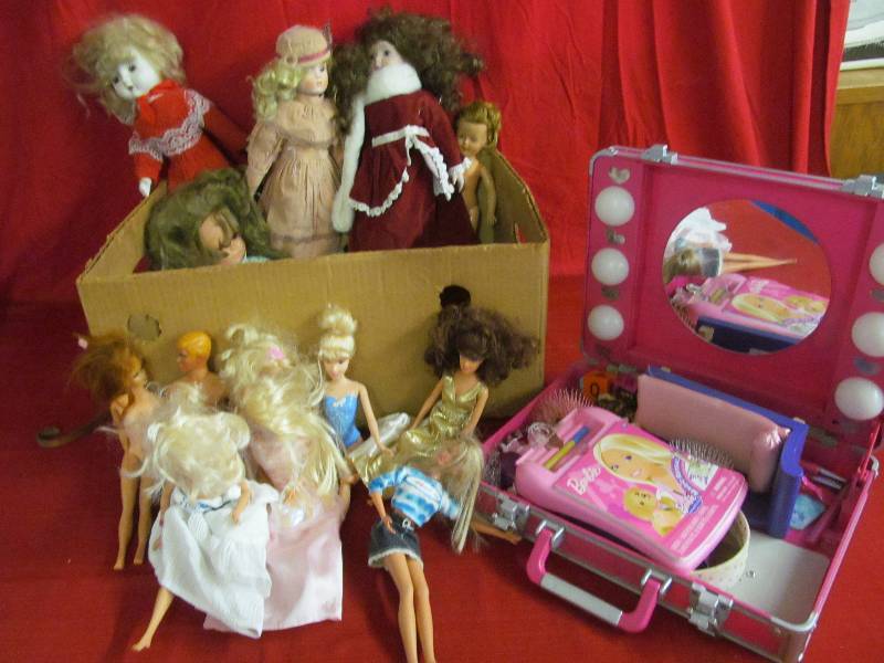 lot 57 image: dolls