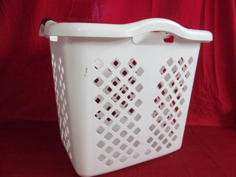 lot 58 image: laundry basket