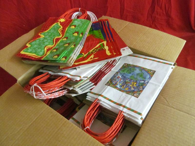 lot 62 image: gift bags