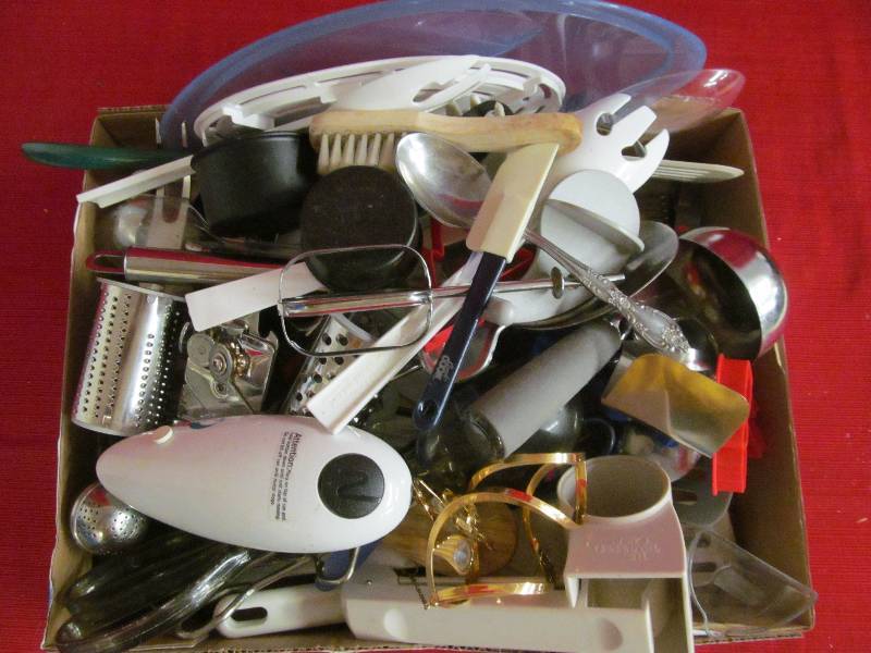 lot 82 image: kitchen utensils