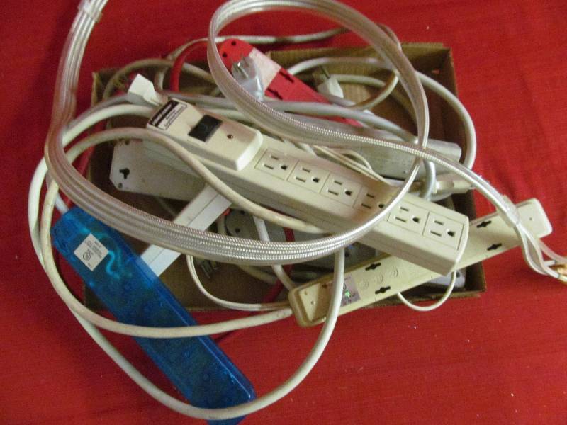 lot 83 image: electronics