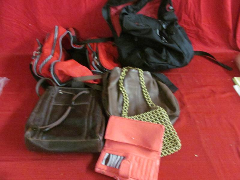 lot 90 image: carry bag