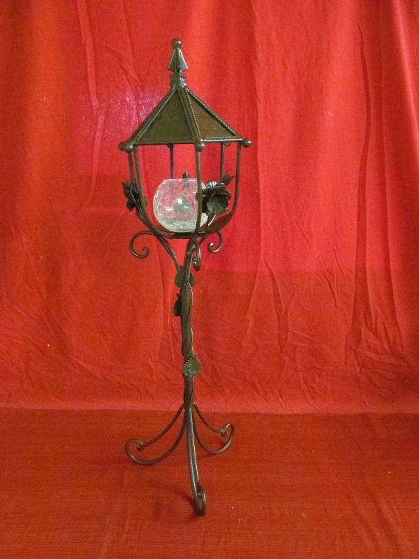 lot 106 image: Patio Candle Holder