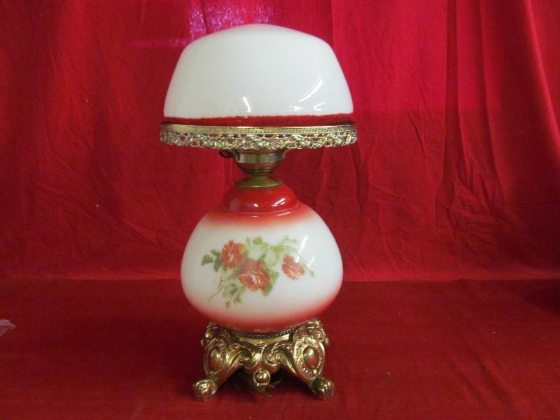 lot 107 image: Lamp