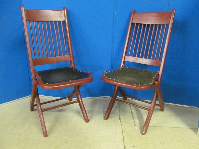 lot 110 image: Vintage Folding Chairs