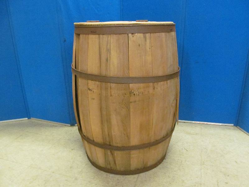 lot 111 image: Wood Barrel