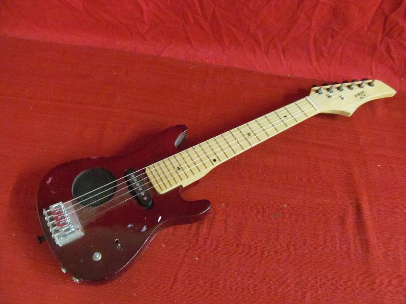 lot 113 image: Electric Guitar