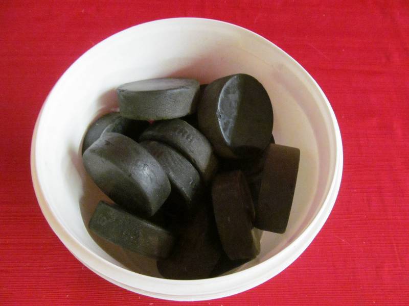 lot 115 image: Hockey Pucks