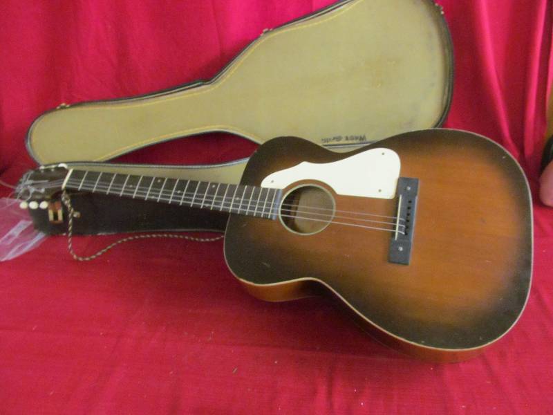 lot 122 image: Guitar