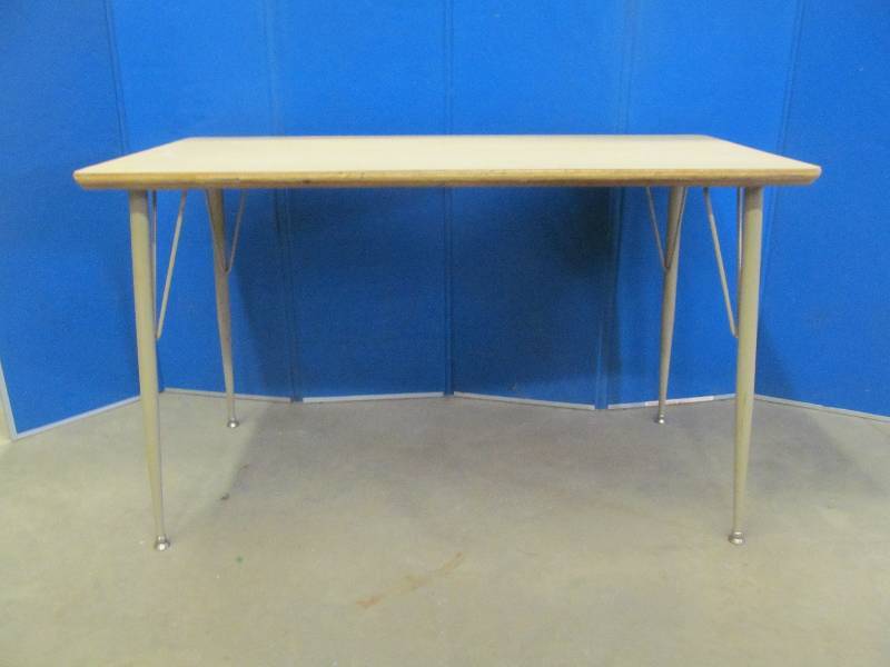 lot 137 image: table