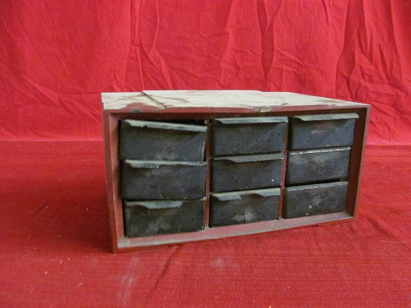 lot 149 image: organizer