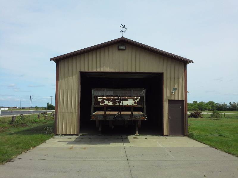 40 x 25 Pole Building - Must by removed by September 5, 2016