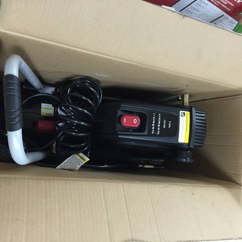 Husky 8 Gal compressor in like new working condition