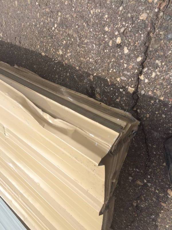 LOT 5 APPROX 30 SHEETS BEIGE 16 FT STEEL SIDING 29 GA