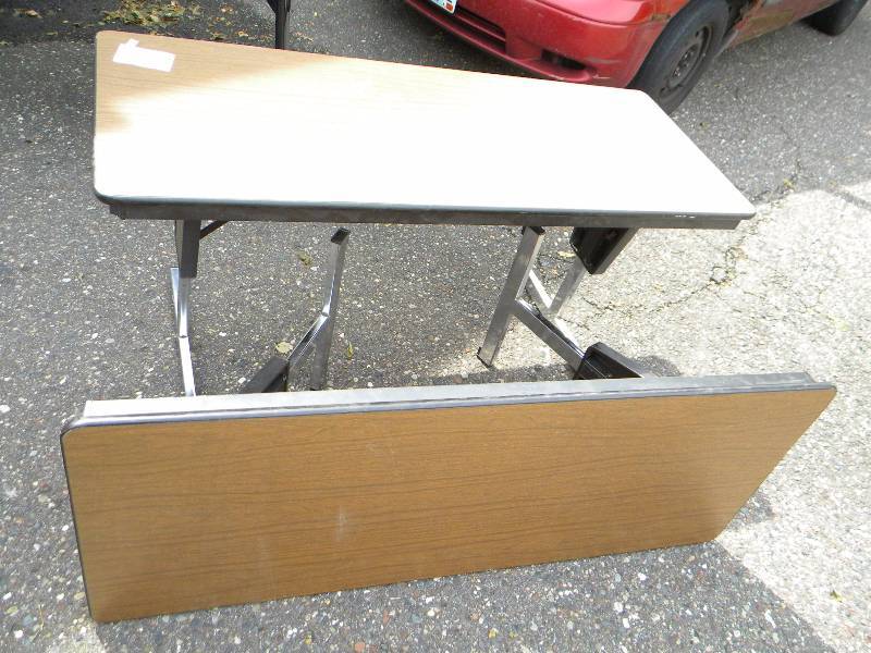 5 Folding Tables