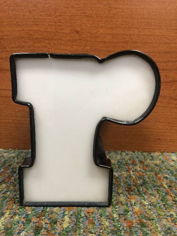 White Letter R
