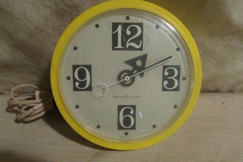 Vintage G.E. Kitchen Clock