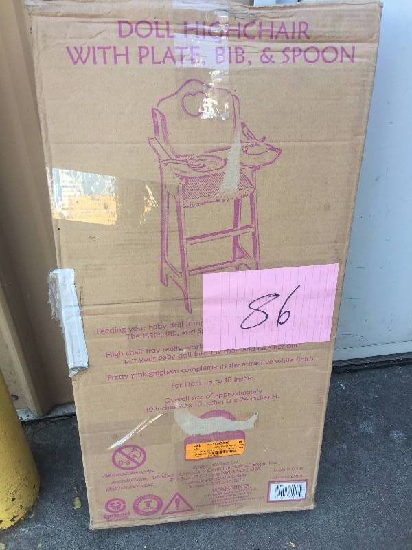 lot 86 image: Doll High Chair - accessories not included