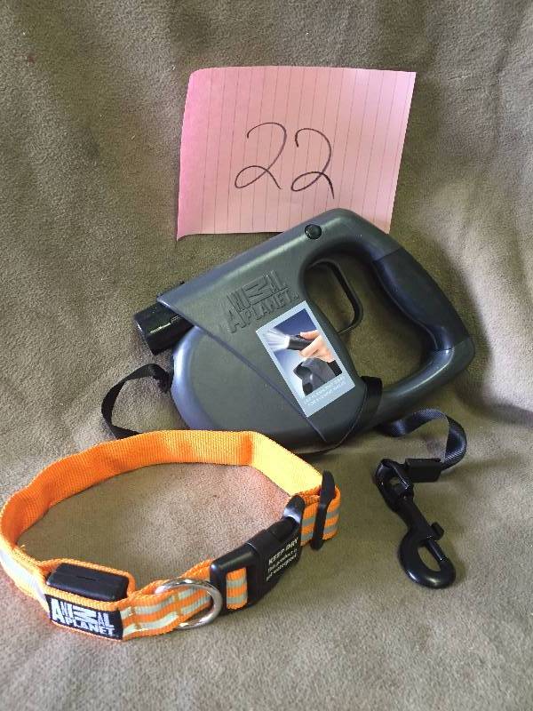 lot 22 image: Animal Planet Dog Items