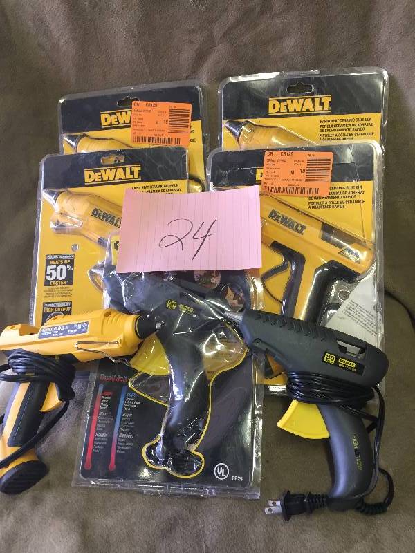lot 24 image: Lot of assorted Glue Guns