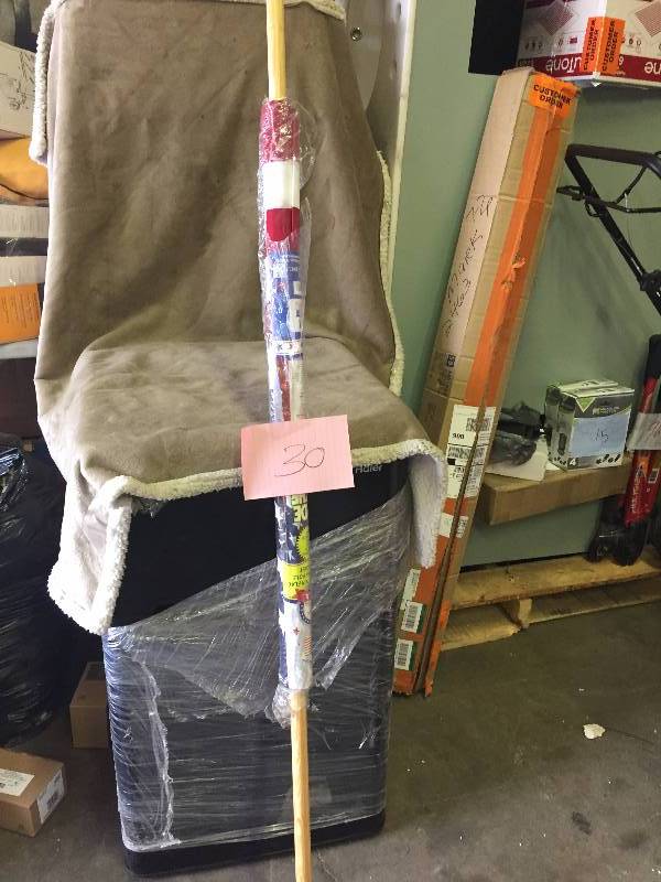 lot 30 image: US Flag and Post
