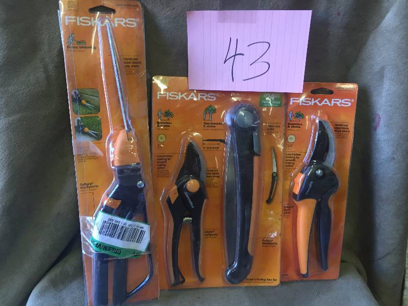 lot 43 image: Lot of assorted Fiskars cutters