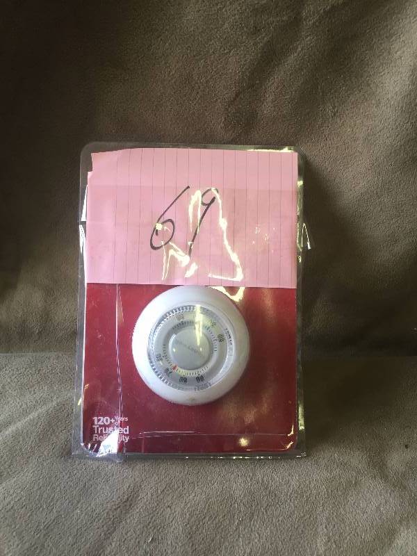 lot 69 image: Honewell CT87K Thermostat