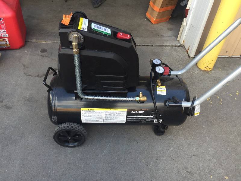 lot 90 image: Husky 8 gal hot dog Compressor in good working condition