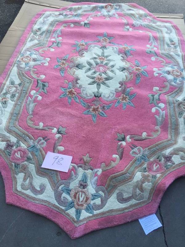 lot 98 image: Home Dexcorators Imperial Rug 5x8