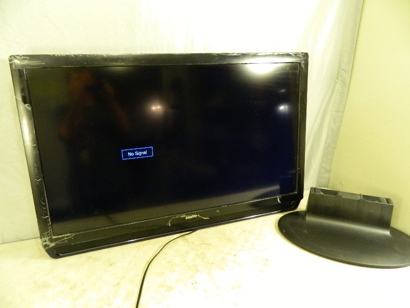 lot 4 image: Sanyo 42 Flat Screen Tv