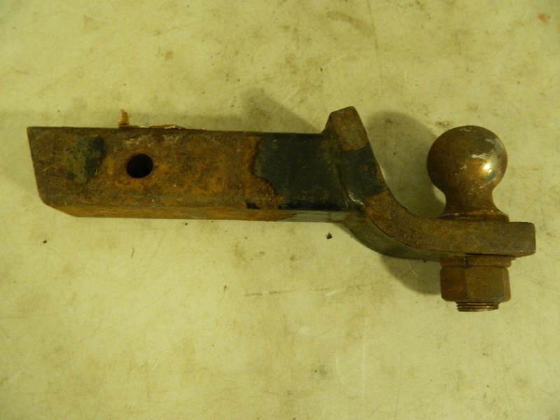 lot 34 image: Reese 2 Hitch