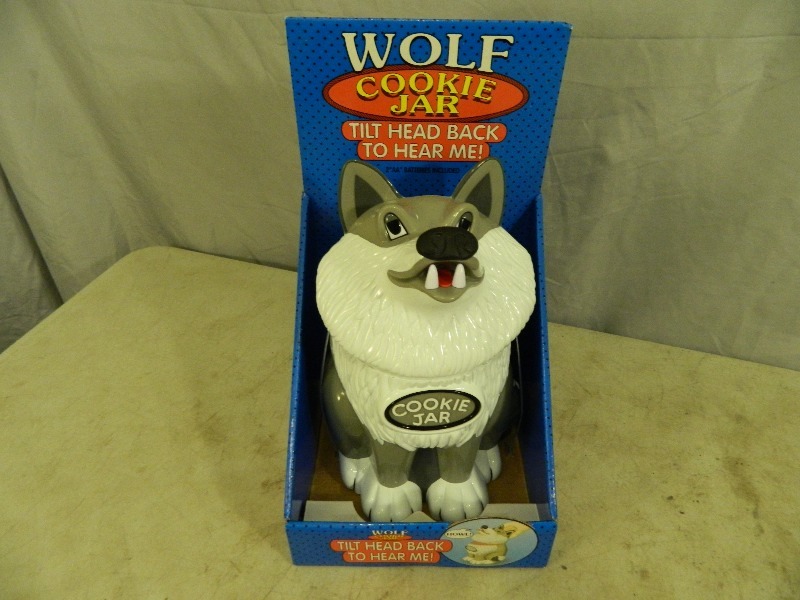 lot 48 image: New Wolf Howling Cookie Jar