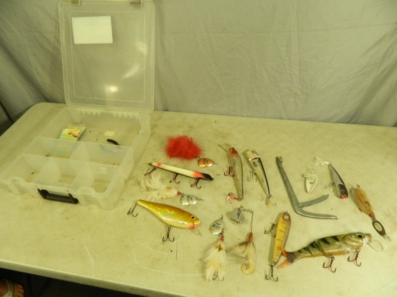 lot 50 image: Large Lures and Organizers