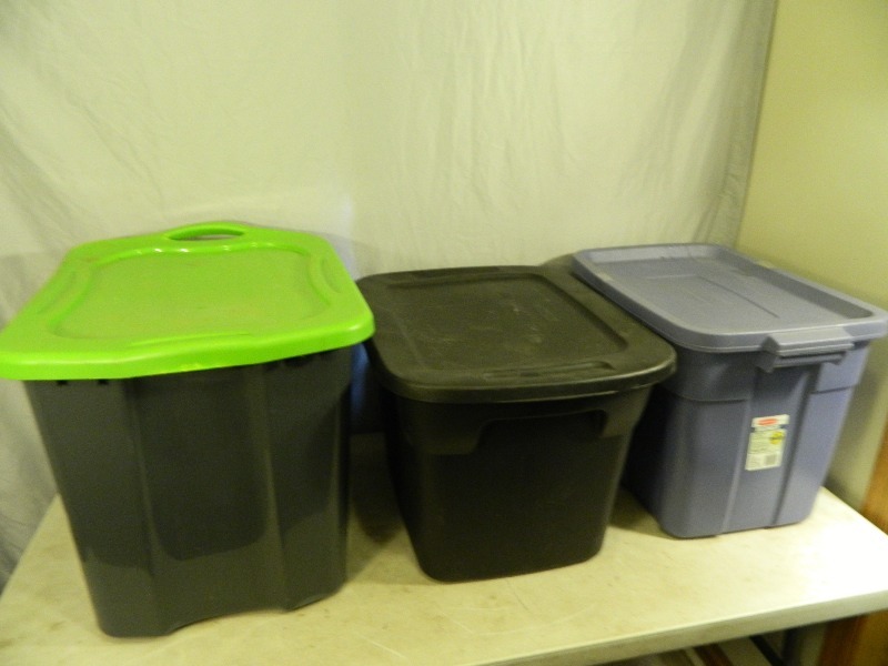lot 105 image: 3 Totes with Lids