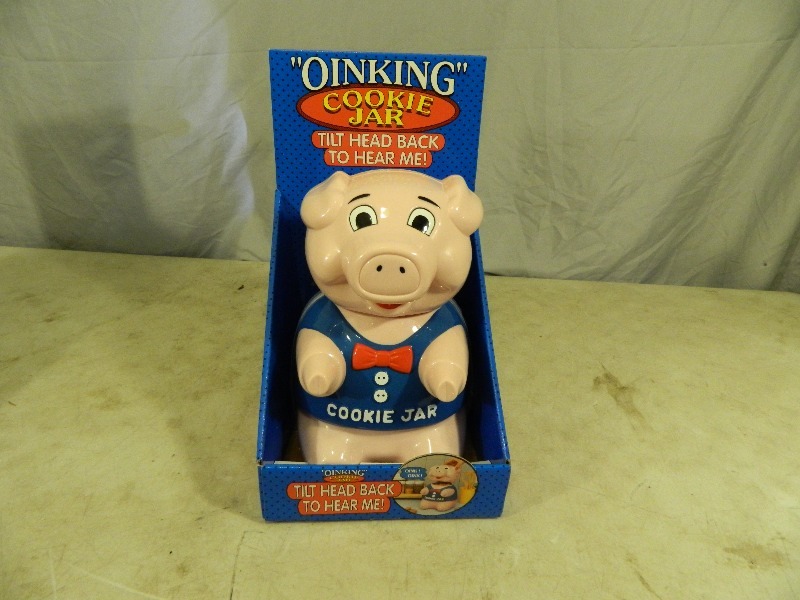 lot 122 image: New Pig Talking Cookie Jar