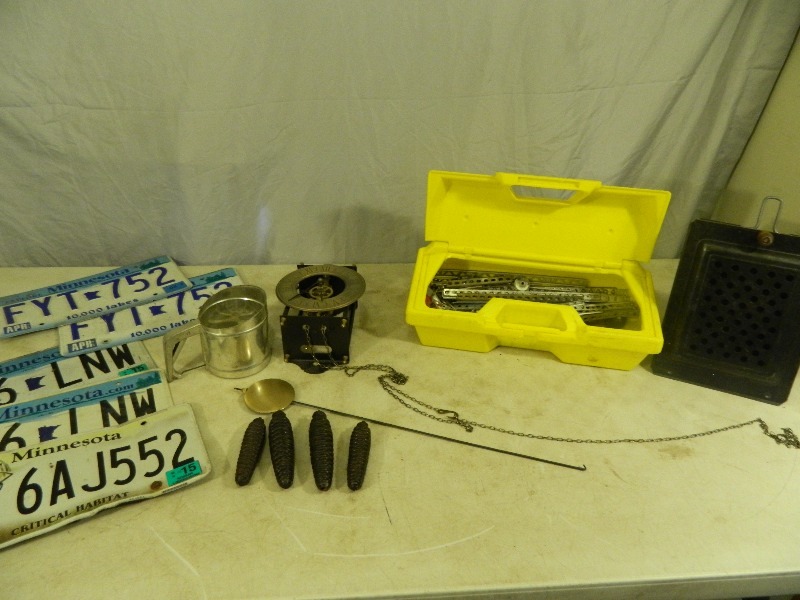 lot 142 image: Vintage Erecter Set, Clock Parts, Collectibles, and More