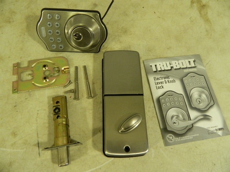 lot 143 image: New Electronic Keypad Deadbolt Lock