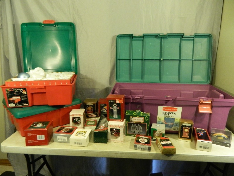 lot 145 image: Collectible Keepsake Ornaments and More