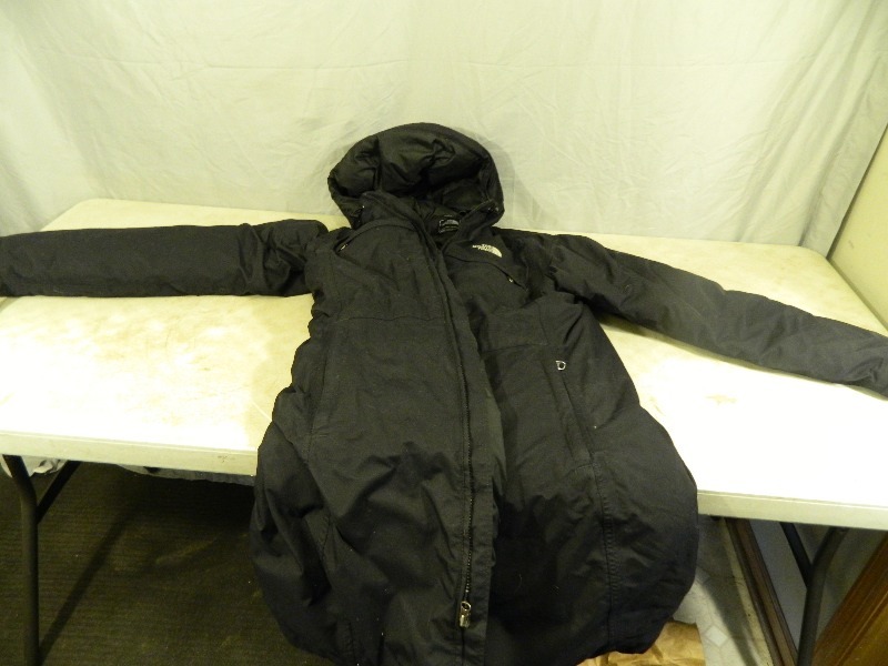 lot 148 image: Womens NorthFace Jacket  Parka