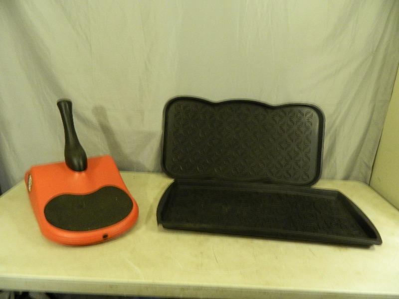 lot 152 image: Boot Trays and Sled Snow Rider