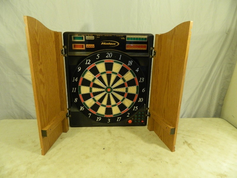 lot 165 image: Halex Dartboard