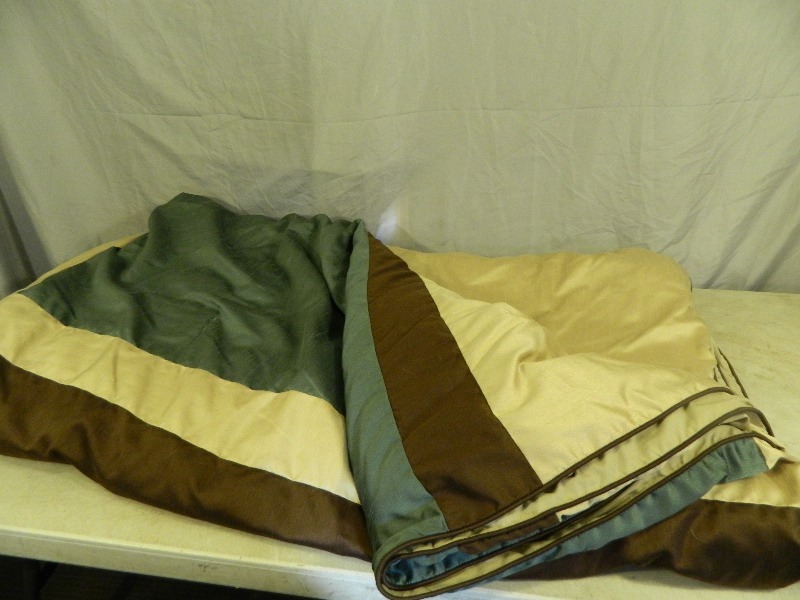 lot 171 image: Comforter
