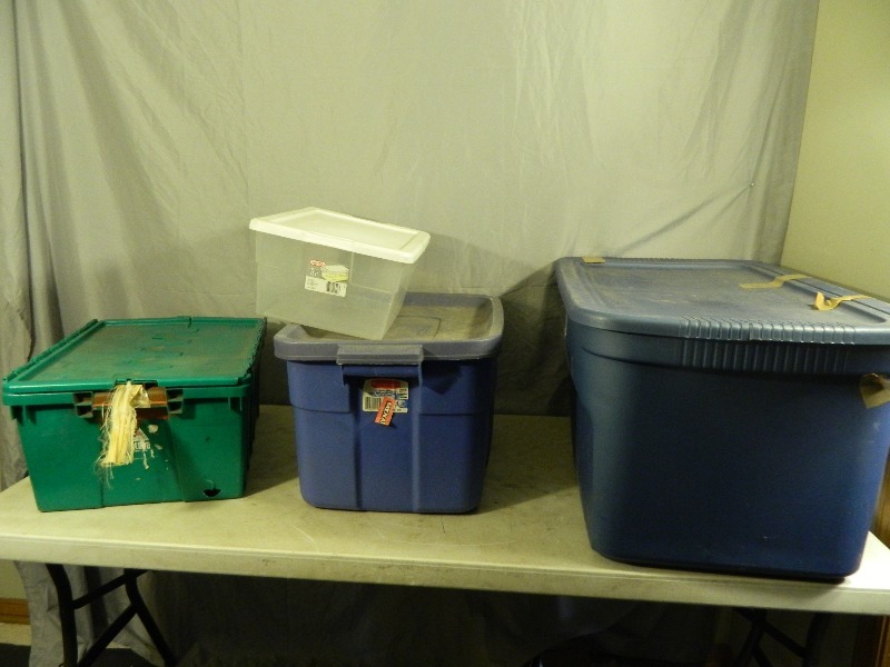 lot 185 image: 4 Assorted Totes with Lids