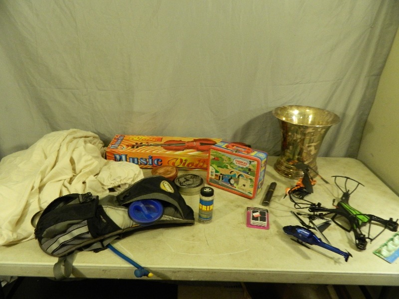 lot 189 image: Camelback Bag, Queen Sheet and More