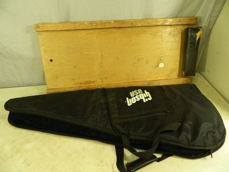 lot 209 image: Mechanic Creeper and Music Case