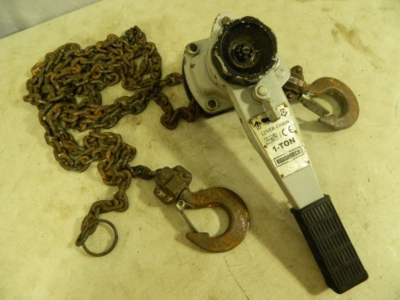 lot 220 image: 1 Ton Chain Hoist