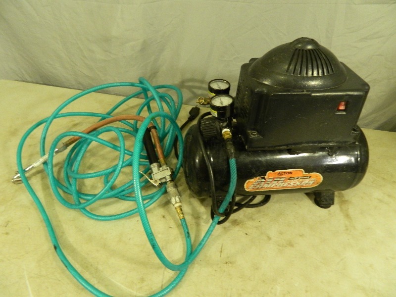 lot 236 image: 2 Gallon Air Compressor