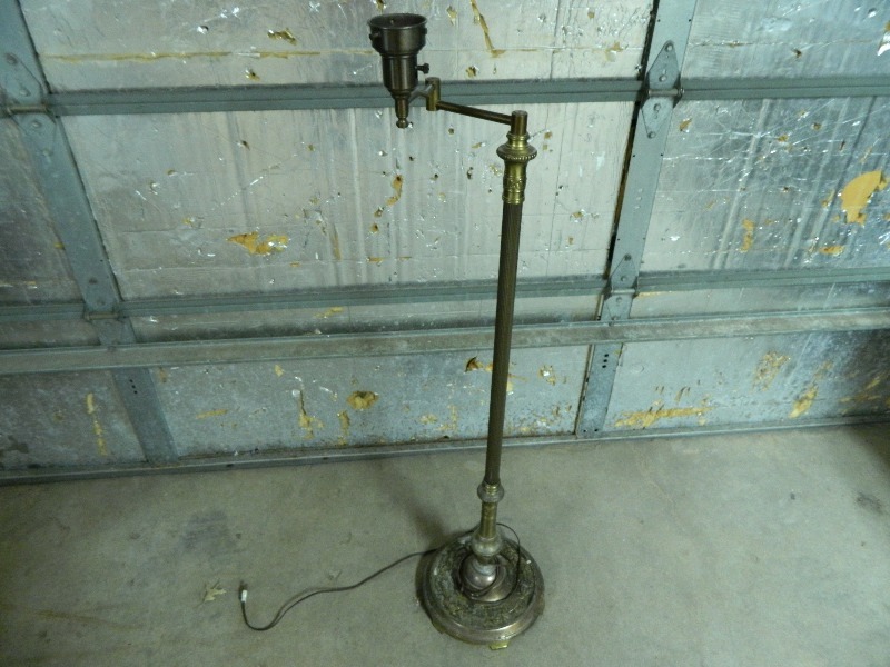 lot 246 image: Vintage Floor Lamp