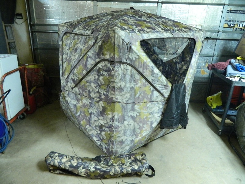lot 29 image: Pop Up Hunting Blind